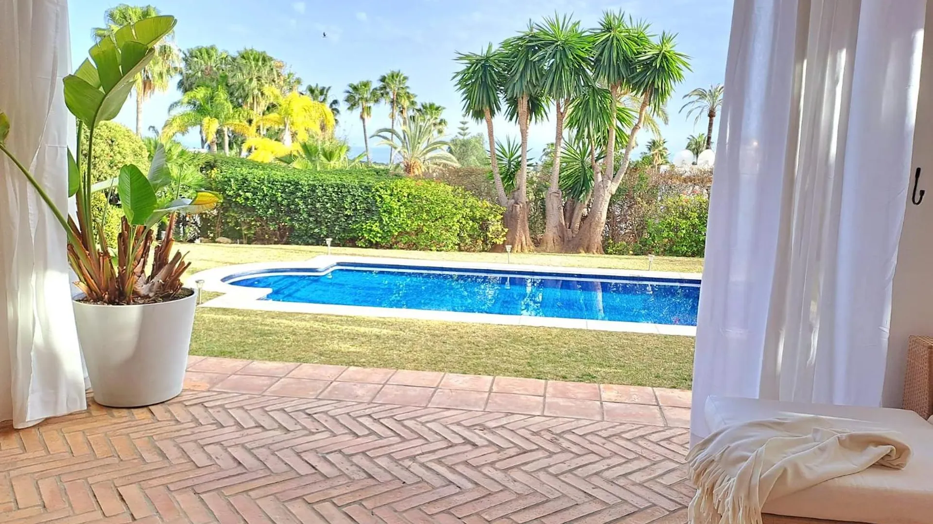 Noctua Villa Luxury Paraiso Estepona 001